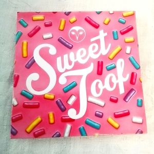 Hank & Henry "Sweet Toof" 9 Eyeshadow Pallet with gorgeous colors!